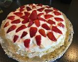 A picture of step 19 of Strawberry Cake (Le Fraisier).