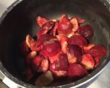 Une image de l'étape 4 de Compote aux pêches de vigne,pommes et prunes du jardin.