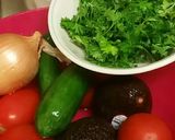 صورة لخطوة 1 من وصفة سلطه افوكادو