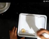 A picture of step 3 of Piping biscuit.