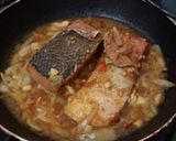Foto langkah ke 3 dari resep 65. Salmon tumis bombay.
