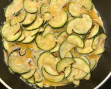 Foto del paso 5 de la receta: Tortilla de calabacín 🥒