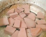 Hình bước làm 2 của món Canh hẹ nấu huyết