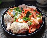 Foto del paso 2 de la receta: Pollo con verduras 🥕🫑🧅