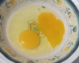 Foto langkah ke 2 dari resep Omelet Roti Tawar Isi.