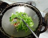 Foto langkah ke 2 dari resep Tumis Sawi Telur.