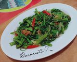 Foto langkah ke 4 dari resep Tumis kangkung saus tiram.