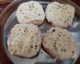 A picture of step 3 of Toasted Bread with herbs and garlic butter.