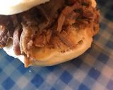 Foto del paso 5 de la receta: Sándwich de carne desmechada con salsa de vino tinto, salteados y cebolla de verdeo