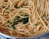 # 24 04 47 Bucatini tészta olajban eltett tonhalfilével, póréhagymával és sáfránnyal recept fázis 9 fotója
