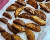 Foto langkah ke 5 dari resep Potato Wedges with Bolognese Sauce.