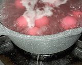 Foto langkah ke 3 dari resep Dango Mochi Merah Putih.