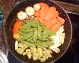 Foto del paso 1 de la receta Sardinillas en escabeche con verduras y torta de garbanzo