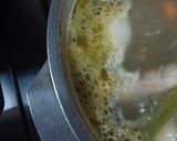 Foto del paso 4 de la receta: Caldo de pollo (carcasa y menudos) con vegetales, para pastas