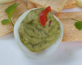 Foto del paso 3 de la receta: Huevos Rellenos con Palta, Guacamole