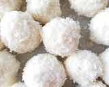 Kókuszos túrógolyó recept fázis 2 fotója