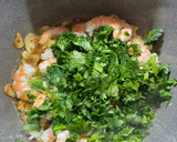 Foto del paso 2 de la receta: Arroz con langostinos al ajillo. Olla GM