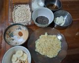 Foto langkah ke 1 dari resep Overnight Oats Pisang (Sarapan Praktis).
