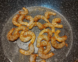 Foto del paso 3 de la receta: Pasta con langostinos