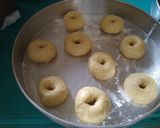Foto langkah ke 5 dari resep Donat montok empuk dan lembut.