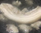 Hình bước làm 1 của món Canh bông hẹ sườn non đậu hủ và thit luộc
