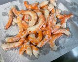 Une image de l'étape 3 de Crevettes sauvages marinées aneth citron tomates cerises.