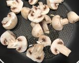 Une image de l'étape 2 de Soufflé au jambon et champignons.