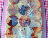 Foto del paso 5 de la receta: Tarta de flan con galletas, harina de almendras y chocolate