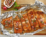 Foto del paso 4 de la receta: Salmón horneado con salsa de rábano fresco 🤤