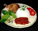 Foto langkah ke 6 dari resep Nasi Ayam Goreng Sambal Bawang Daun Jeruk.