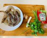 A picture of step 1 of Tomato sauce, garlic prawn.