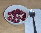 Foto del paso 6 de la receta: Desayuno de uvas 🍇 con yogur y pasas
