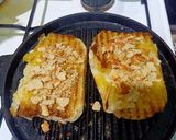 Foto langkah ke 5 dari resep Roti bakar biskuit gurih mix keju.