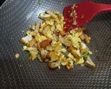 Foto langkah ke 4 dari resep Nasi Tumis Campur.