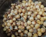 A picture of step 3 of Matar Chaat (dry peas chaat).