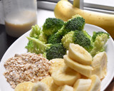 Foto langkah ke 1 dari resep Smoothie Brokoli oat banana.