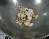 Foto langkah ke 2 dari resep Tumis Bayam Jepang Jamur.