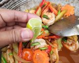 รูปขั้นตอนการทำที่ 6 ของ ผัดเปรี้ยวหวานใส่สะตอ