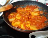 Foto del paso 3 de la receta Alitas de pollo fritas acompañadas de patatas con tomate