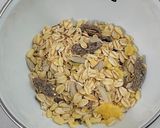 Foto langkah ke 1 dari resep Overnight Muesli & Kopi Karamel.