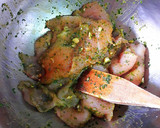 Foto del paso 3 de la receta: Filetes de pechuga de pollo a la plancha en marinado Urrutia