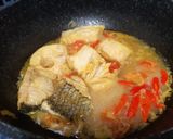 Foto langkah ke 4 dari resep Tumis ikan kakap merah.
