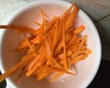 Hình bước làm 1 của món Salad gà sốt sữa chua