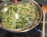 Foto del paso 6 de la receta: Noodles de calamar y col