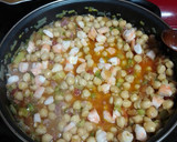 Foto del paso 4 de la receta: Guiso de garbanzos con langostinos