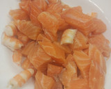Foto del paso 3 de la receta: Arroz caldoso de salmón, setas y langostinos