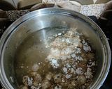 A picture of step 1 of Macaroni Monchow Soup.