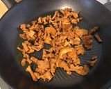 Une image de l'étape 5 de Trio de pâtes aux girolles, pancetta, emmental et persil (pasta cheese).