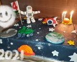صورة لخطوة 4 من وصفة كيك ديزاين رجل الفضاء 🚀🧑‍🚀🎂 بذوق الشوكولا