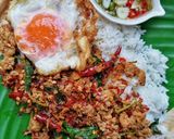 รูปขั้นตอนการทำที่ 3 ของ กะเพราพริกแห้งเผ็ดแซ่บ